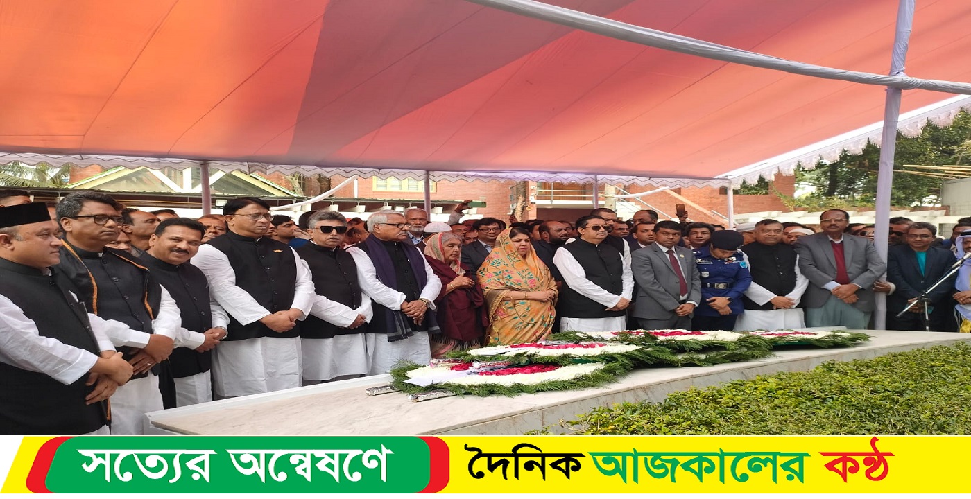 বঙ্গবন্ধু সমাধিতে পুষ্পমাল্য অর্পণ করে গভীর শ্রদ্ধা