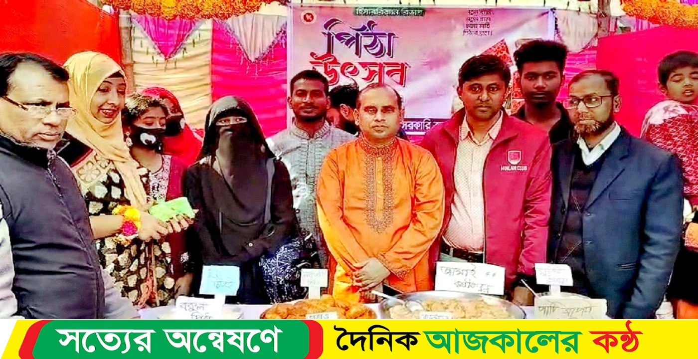 সরকারি আদর্শ কলেজে প্রথমবারের মতো পিঠা উৎসব, পরিণত হলো মিলনমেলায়