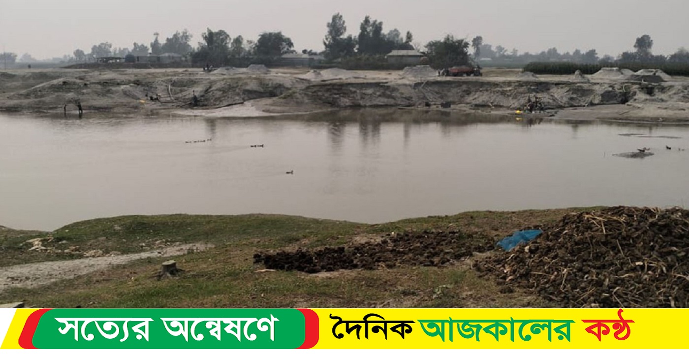 হুমকিতে আশ্রয়ণ প্রকল্প, সারিয়াকান্দিতে অবৈধভাবে বালু উত্তোলন