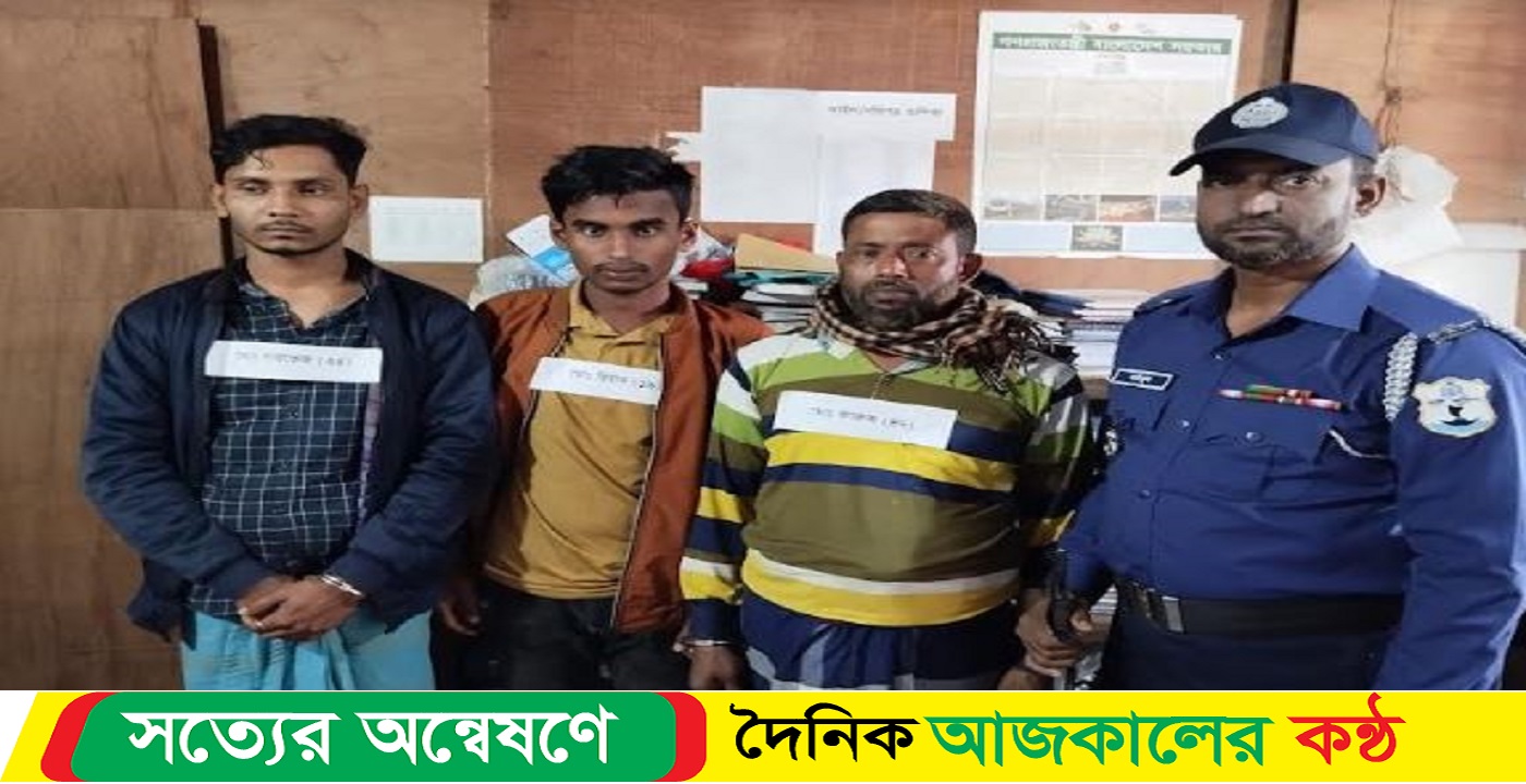 যাত্রীবাহী লঞ্চ থেকে ৫০ মণ জাটকাসহ আটক ৩