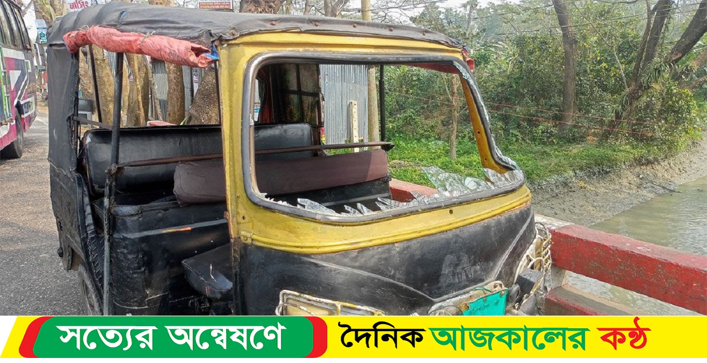 ঝালকাঠির বাস মালিক সমিতির চেকপোস্টে যাত্রীবাহী মাহেন্দ্র ভাঙচুর ১৪