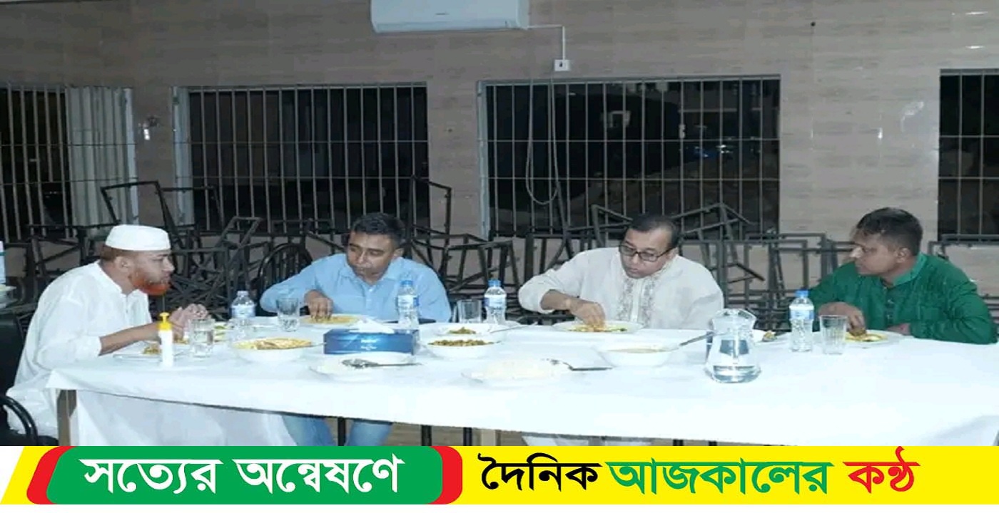 কেএমপি’র বয়রাস্থ পুলিশ লাইন্স মেসে পুলিশ সদস্যদের সহিত সাহরী খেলেন পুলিশ কমিশনার