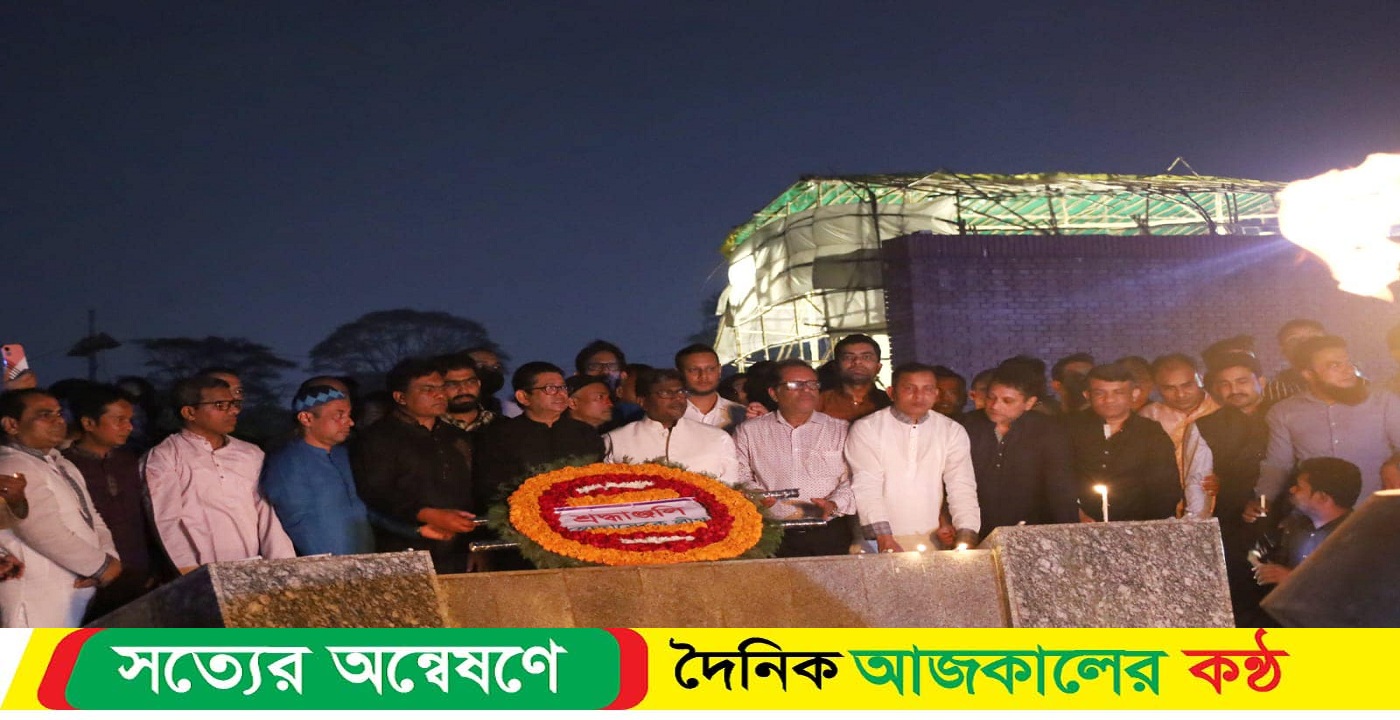 গণহত্যা দিবস উপলক্ষ্যে  স্বেচ্ছাসেবক লীগের উদ্যোগে পুষ্পস্তবক অর্পণ ও মোমবাতি প্রজ্জ্বলন