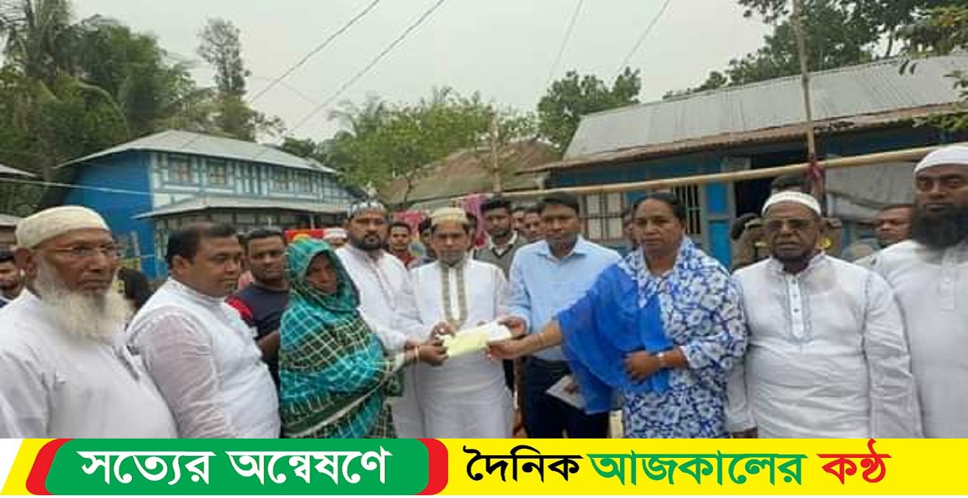 গৌরনদীতে অগ্নিকাণ্ডে ক্ষতিগ্রস্তদের মাঝে সংসদ সদস্য’র ব্যক্তিগত তহবিল থেকে নগদ অর্থ বিতরণ