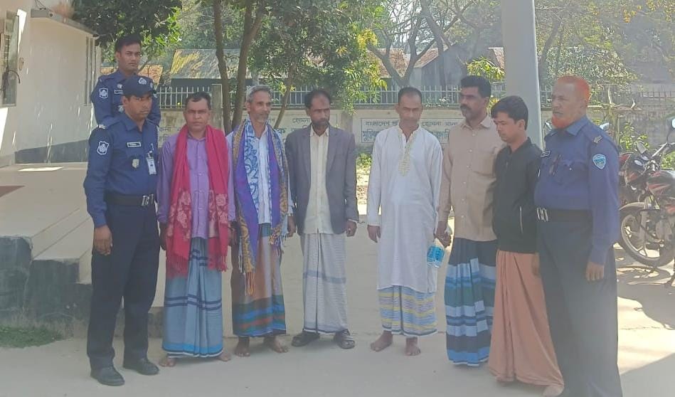 হোমনা থানা পুলিশের অভিযানে ৬ জুয়ারী আটক