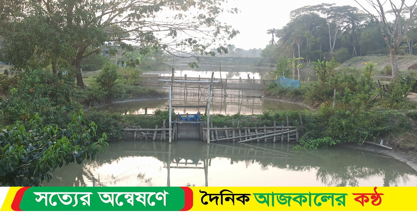 খাল দখল করে মাছের ঘেরঃ বাগেরহাটের রামপালে খাল না থাকলেও রয়েছে ব্রিজ কালভার্ট