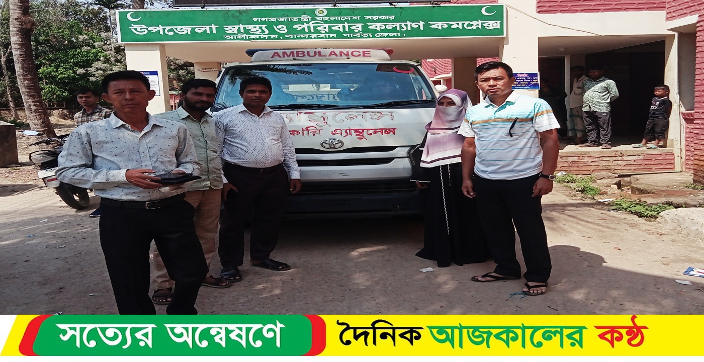 গরম পানিতে পড়া মুমূর্ষু মুক্তা মনিকে বীরবাহাদুর এবং সেনাজোনের সহায়তায় নেওয়া হচ্ছে চট্রগ্রামে