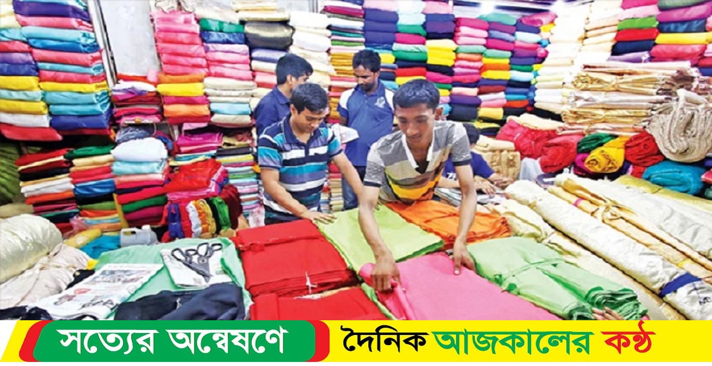 থান কাপড়ের দোকানে ভিড় বাড়েছে