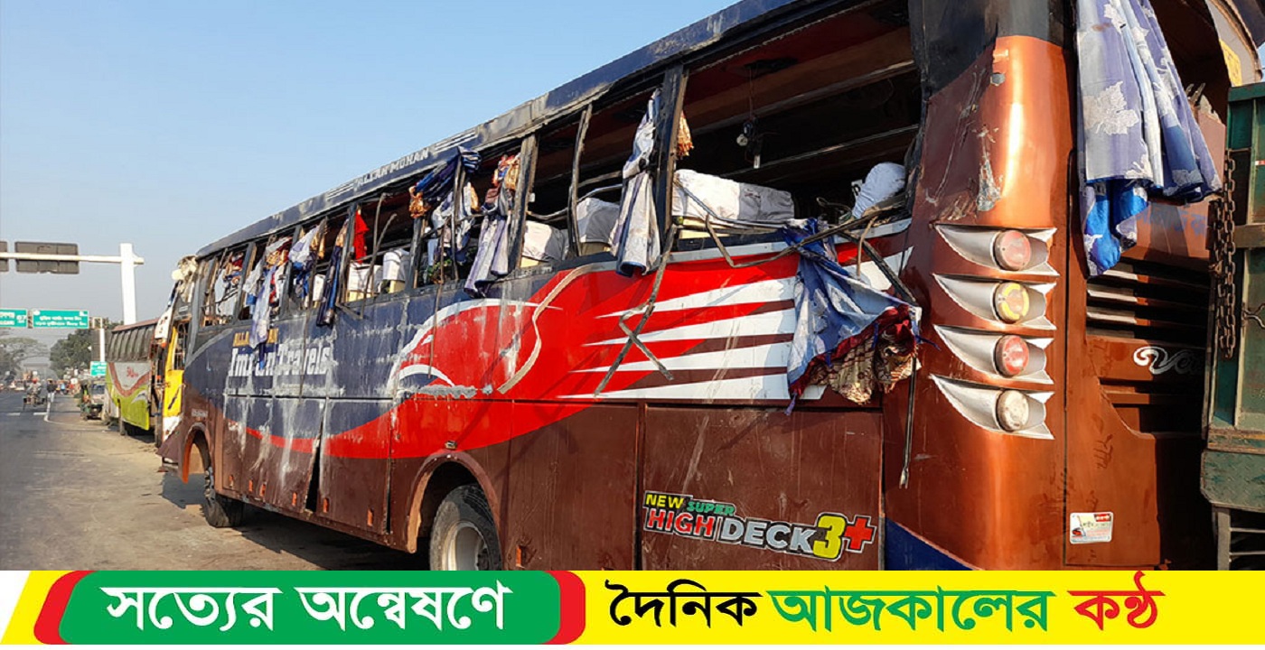 বাস উল্টে নিহত ৩, আহত ৩০