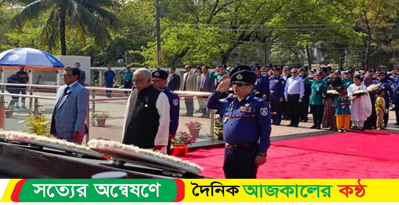 স্বরাষ্ট্রমন্ত্রী ও আইজিপির শ্রদ্ধা পুলিশ মেমোরিয়ালের বেদিতে