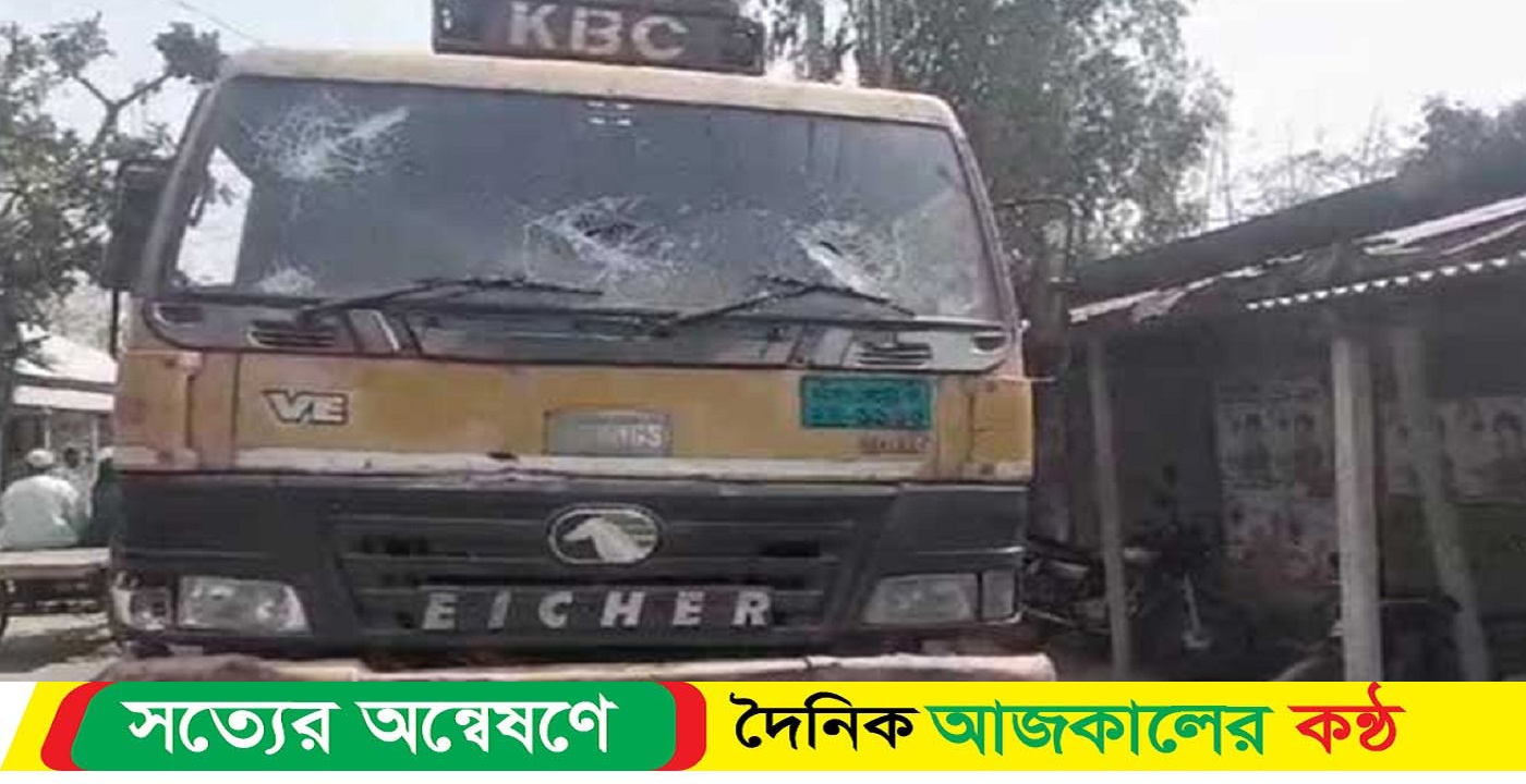 অটোভ্যানে ট্রাকের ধাক্কা, নিহত ৩