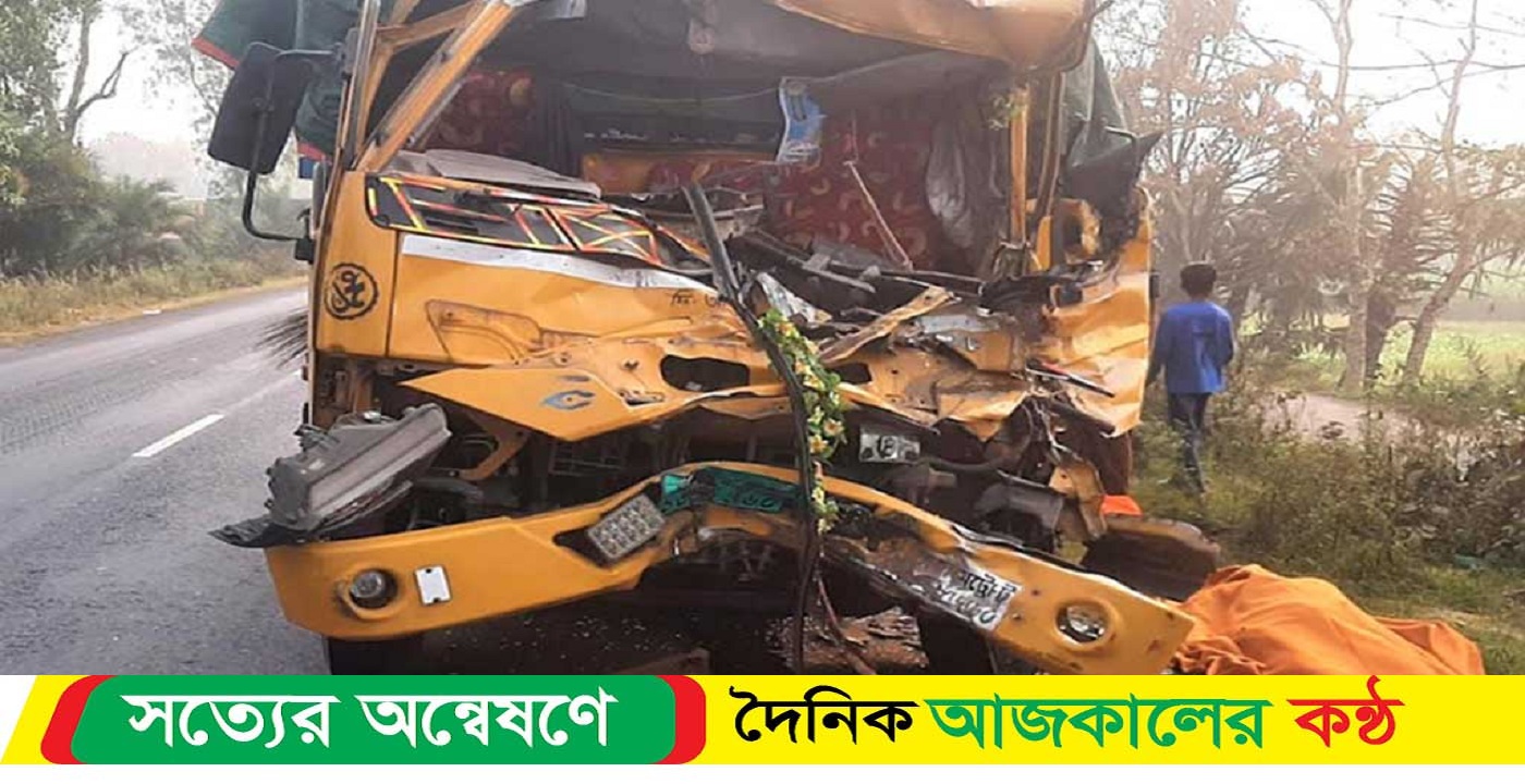 দাঁড়িয়ে থাকা ট্রাকে ট্রাকের ধাক্কা, নিহত ১