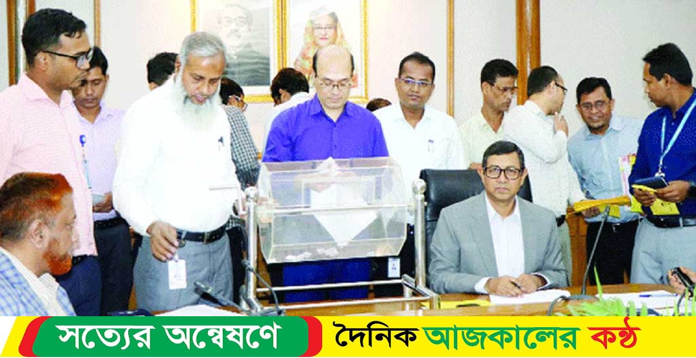 ১২১ কর্মকর্তাকে বদলি