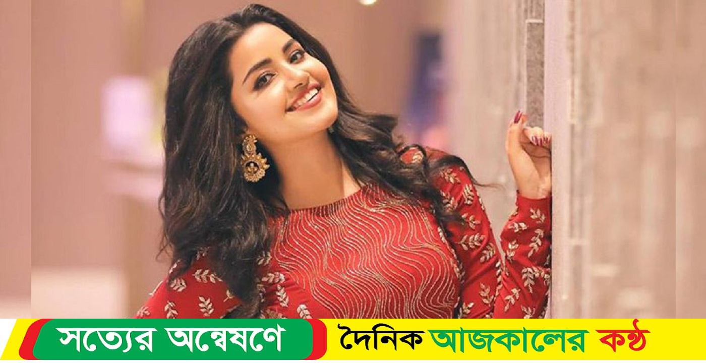 চুম্বন দৃশ্য নিয়ে মুখ খুললেন অভিনেত্রী