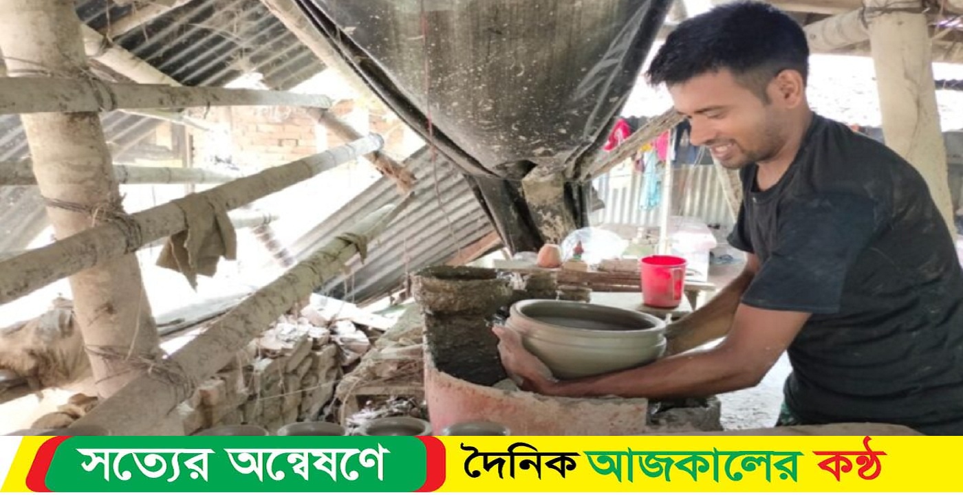 বরিশালে পহেলা বৈশাখ ঘিরে পণ্য প্রস্তুতে ব্যস্ত মৃৎশিল্পীরা