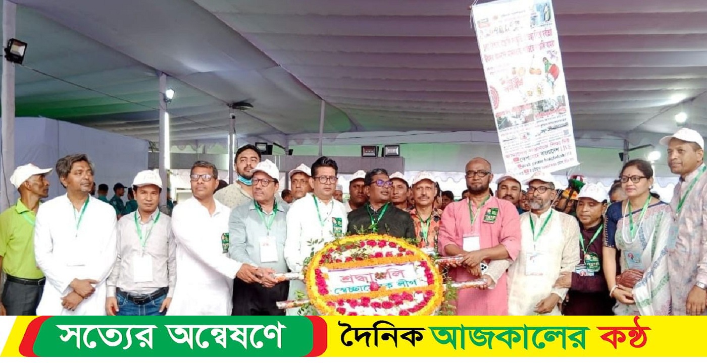 মুজিবনগর দিবসে বঙ্গবন্ধুর প্রতিকৃতিতে স্বেচ্ছাসেবক লীগের শ্রদ্ধা