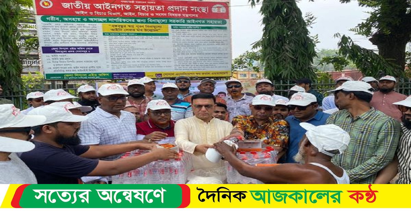 ময়মনসিংহ মহানগর স্বেচ্ছাসেবক লীগের পানি-খাবার স্যালাইন-মাথার ক্যাপ বিতরণ