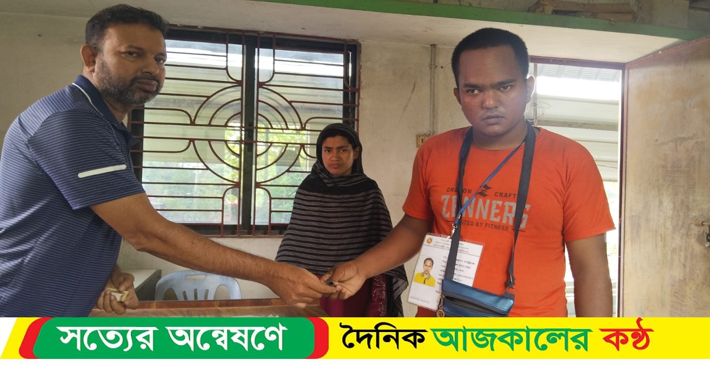 শরীয়তপুর পাইলট মোড়ে যাকাতের অর্থ বিতরণ