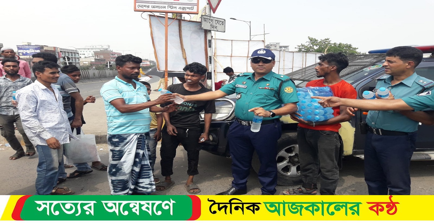 গরমে সুপেয় পানি নিয়ে সাধারণ মানুষের পাশে শ্যামপুর মডেল থানা পুলিশ