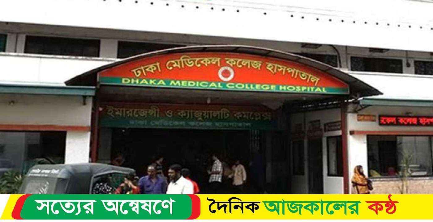 দুই বাসের চাপায় প্রাণ গেল হেলপারের