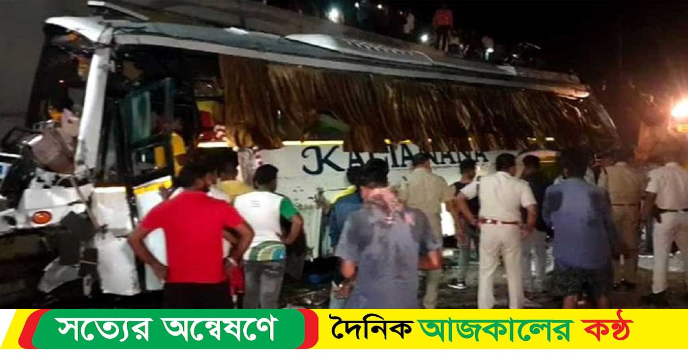 ফ্লাইওভার থেকে ৫০ যাত্রী নিয়ে পড়ে গেল বাস, নিহত ৫
