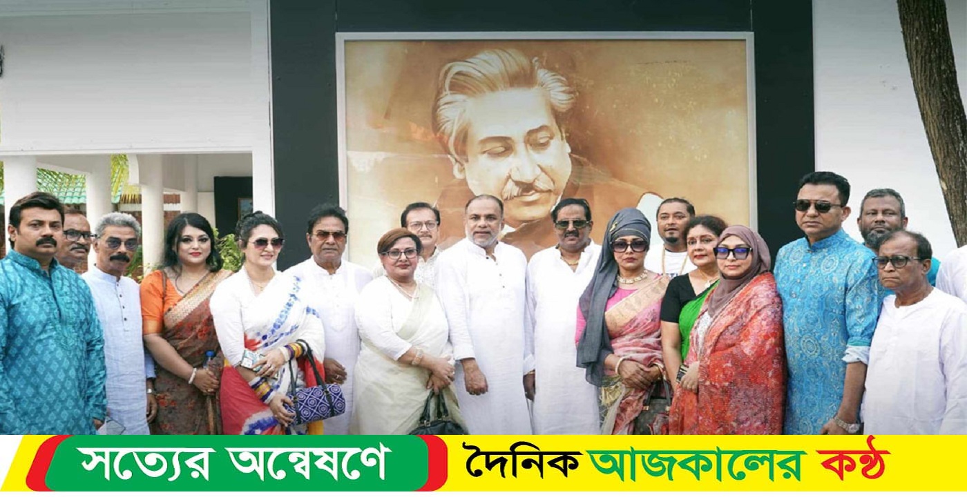 বঙ্গবন্ধুর সমাধিতে শিল্পী সমিতির শ্রদ্ধা