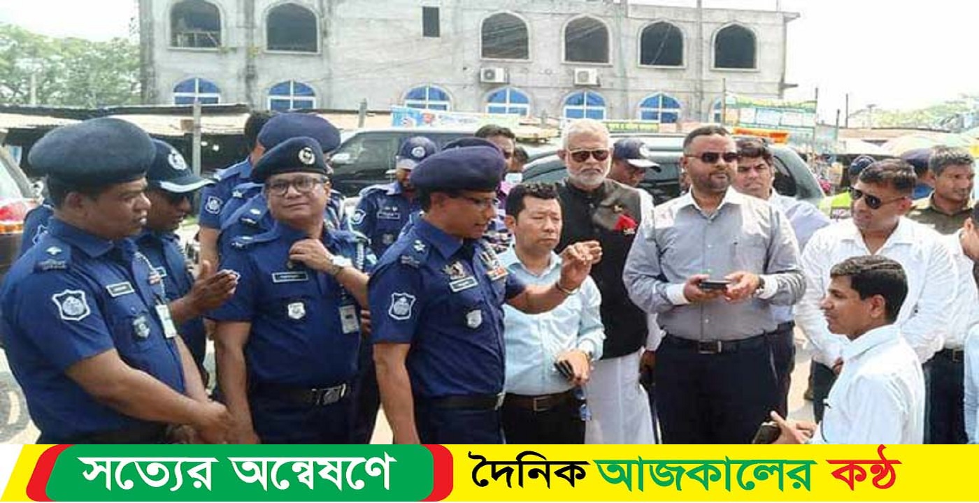 ঢাকা-চট্টগাম মহাসড়কে কুমিল্লার ডিসি-এসপি