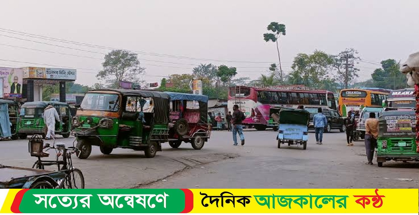 ঈদ যাত্রায় মহাসড়কে অবৈধ স্থাপনায় আর থ্রি হুইলার অটোরিকশার সড়ক দখল মানুষের দুর্ভোগ!