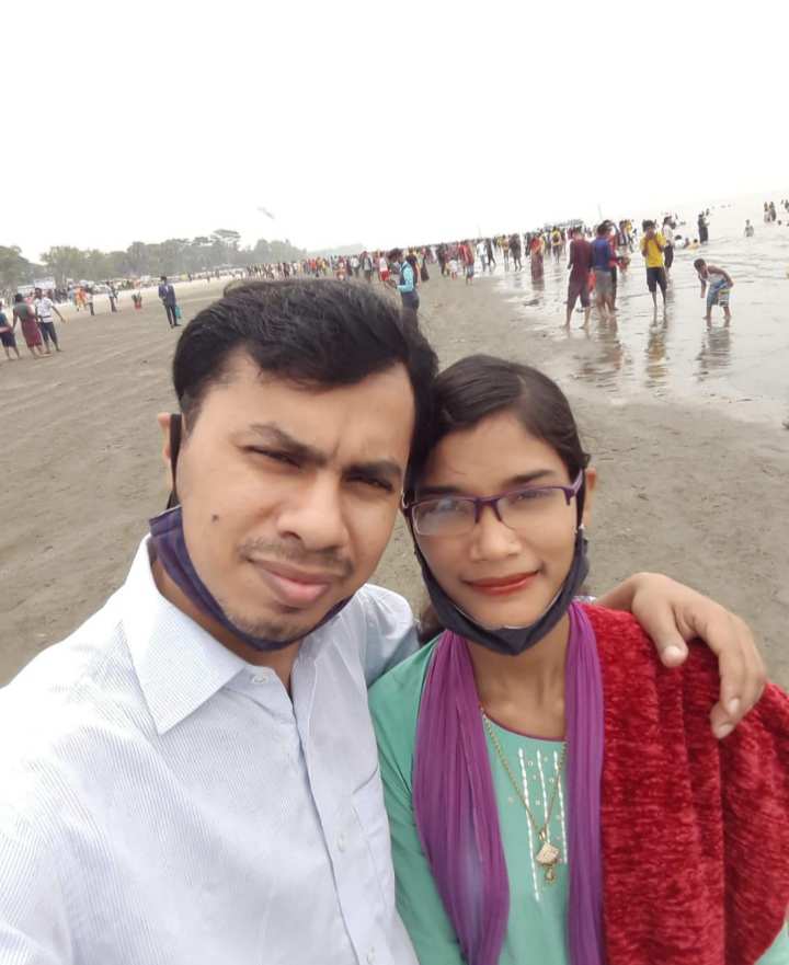 গলাচিপায় স্ত্রীর স্বীকৃতি দাবিতে স্বামী ‘র বাড়িতে অনশন