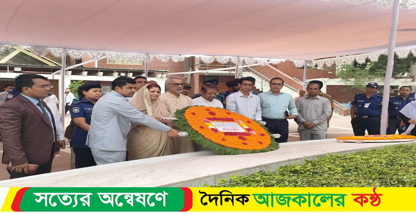 বঙ্গবন্ধুর সমাধিতে সুপ্রিম কোর্টের আপিল বিভাগের নব নিযুক্ত তিন বিচারপতির শ্রদ্ধা নিবেদন