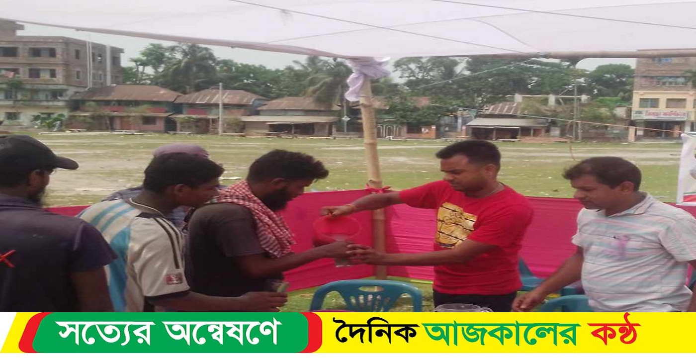 বাউফলে বাংলাদেশ প্রেসক্লাব পটুয়াখালী জেলা শাখার উদ্যোগে পথচারীদের মাঝে শরবত বিতরণ