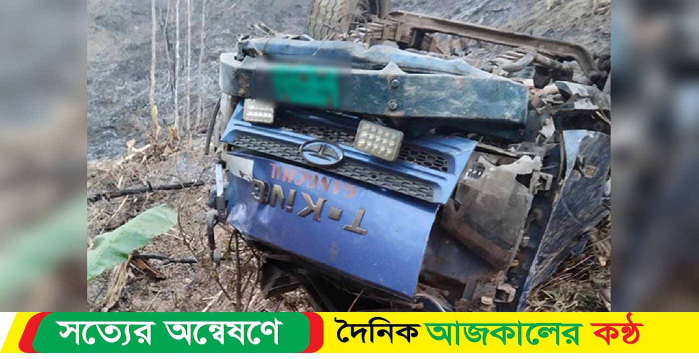 বালুবাহী ট্রাক খাদে, নি-হত ১