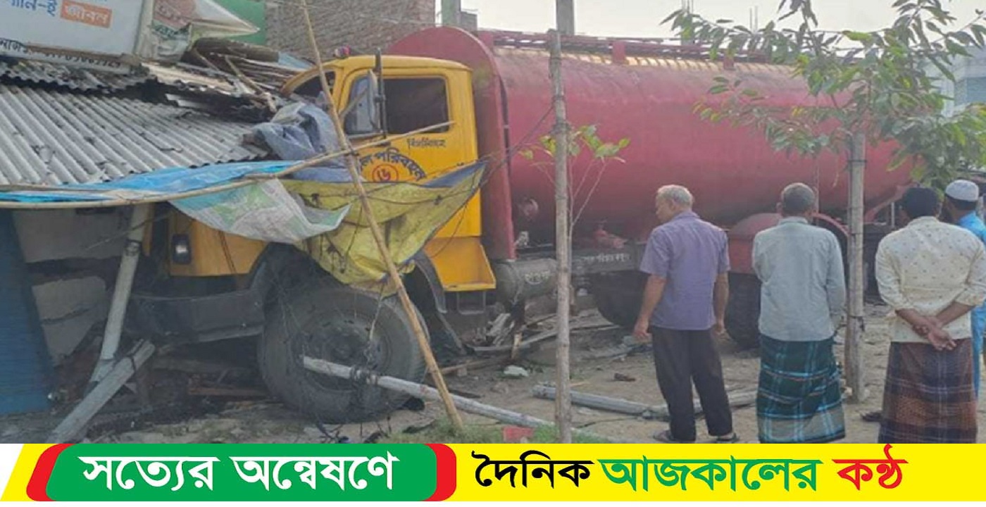 চালক ঘুমিয়ে পড়ায় দোকানে ঢুকে পড়ল লরি
