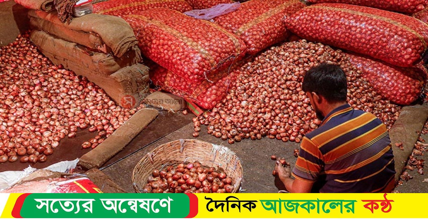 হিলিতে বেড়েই চলেছে দেশি পেঁয়াজের দাম