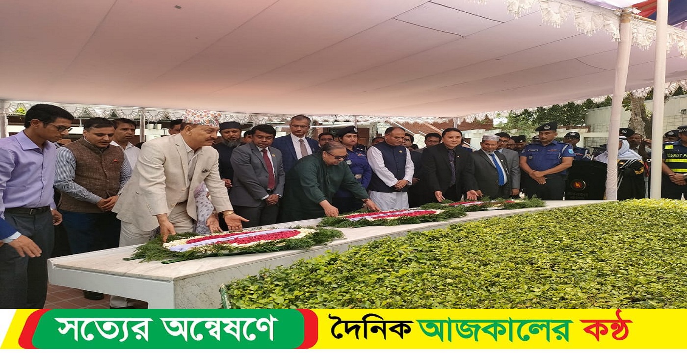 বঙ্গবন্ধুর সমাধিতে নেপাল ও ভুটানের বিচারপতিদের নিয়ে প্রধান বিচারপতির শ্রদ্ধা নিবেদন
