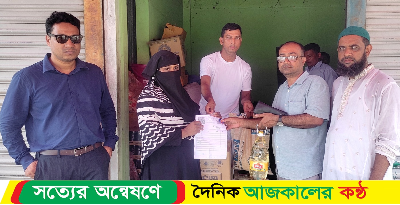 হোমনায় টিসিবি’র পণ্য সামগ্রী বিতরণ