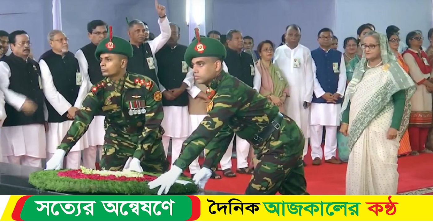 বঙ্গবন্ধুর প্রতিকৃতিতে ফুল দিয়ে প্রধানমন্ত্রীর শ্রদ্ধা