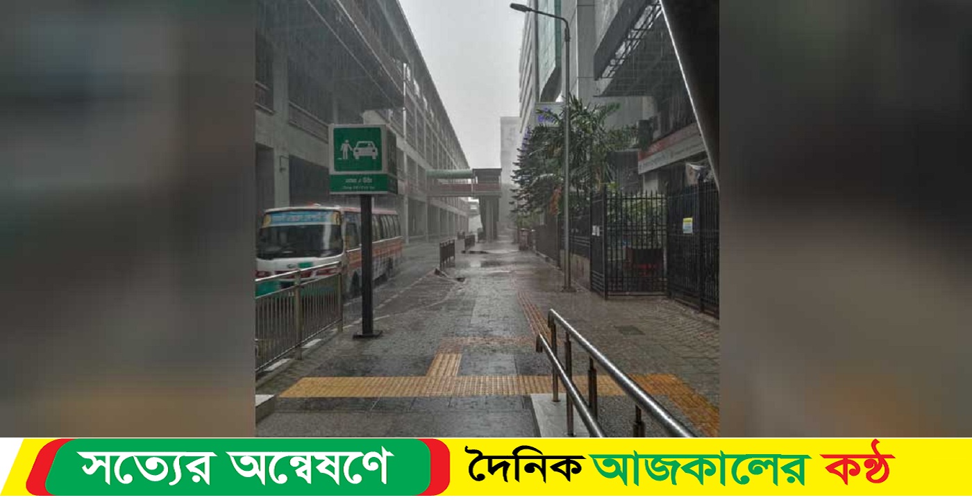 ভোগান্তিতে অফিসগামীরা ঢাকায় ঝুম বৃষ্টি