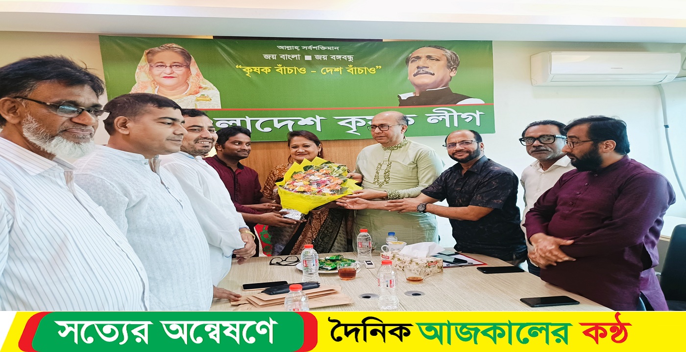 কেন্দ্রীয় কৃষক লীগের নেতাদের ফুলের শুভেচ্ছা জানালেন মো: দোলন ঢালী