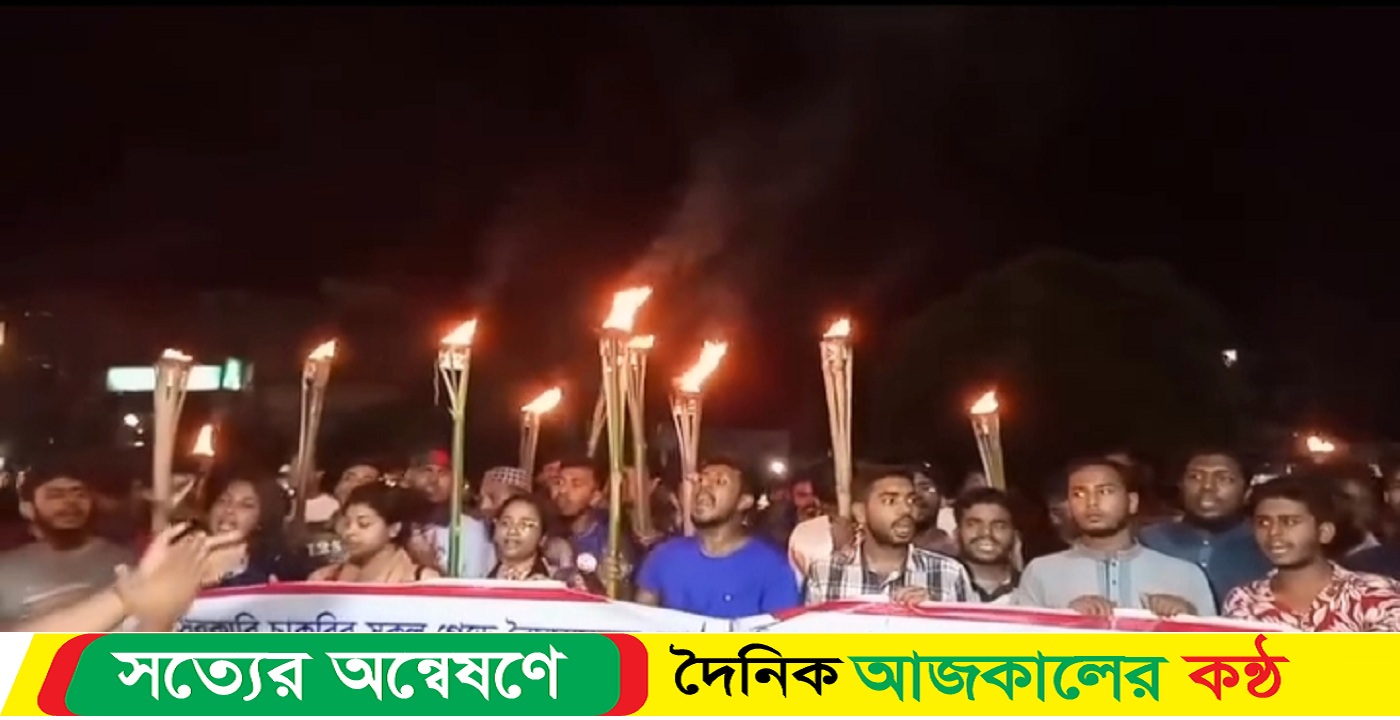 চেয়েছিলাম অধিকার, হয়ে গেছি রাজাকার প্রতিবাদে শিক্ষার্থীদে মহাসড়ক অবরোধ