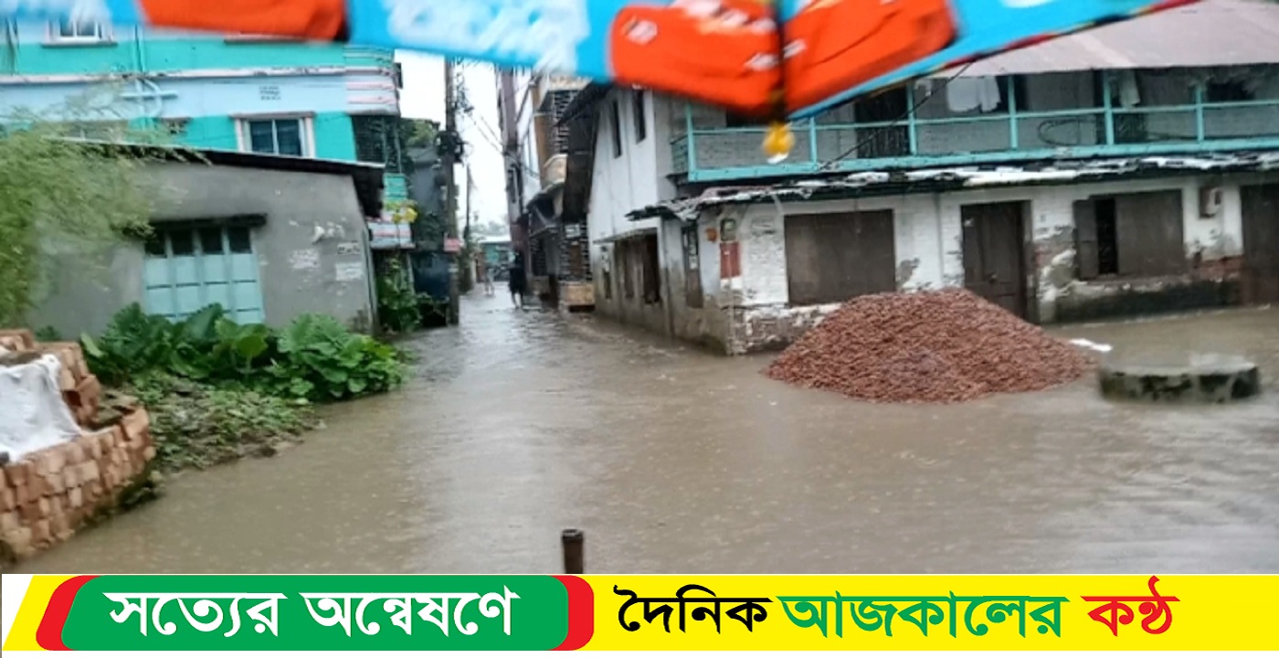 বরিশাল নগরীতে বৃষ্টির পানিতে তলিয়ে গেছে মাওলানা ভাসানী সড়কসহ বিভিন্ন এলাকা।