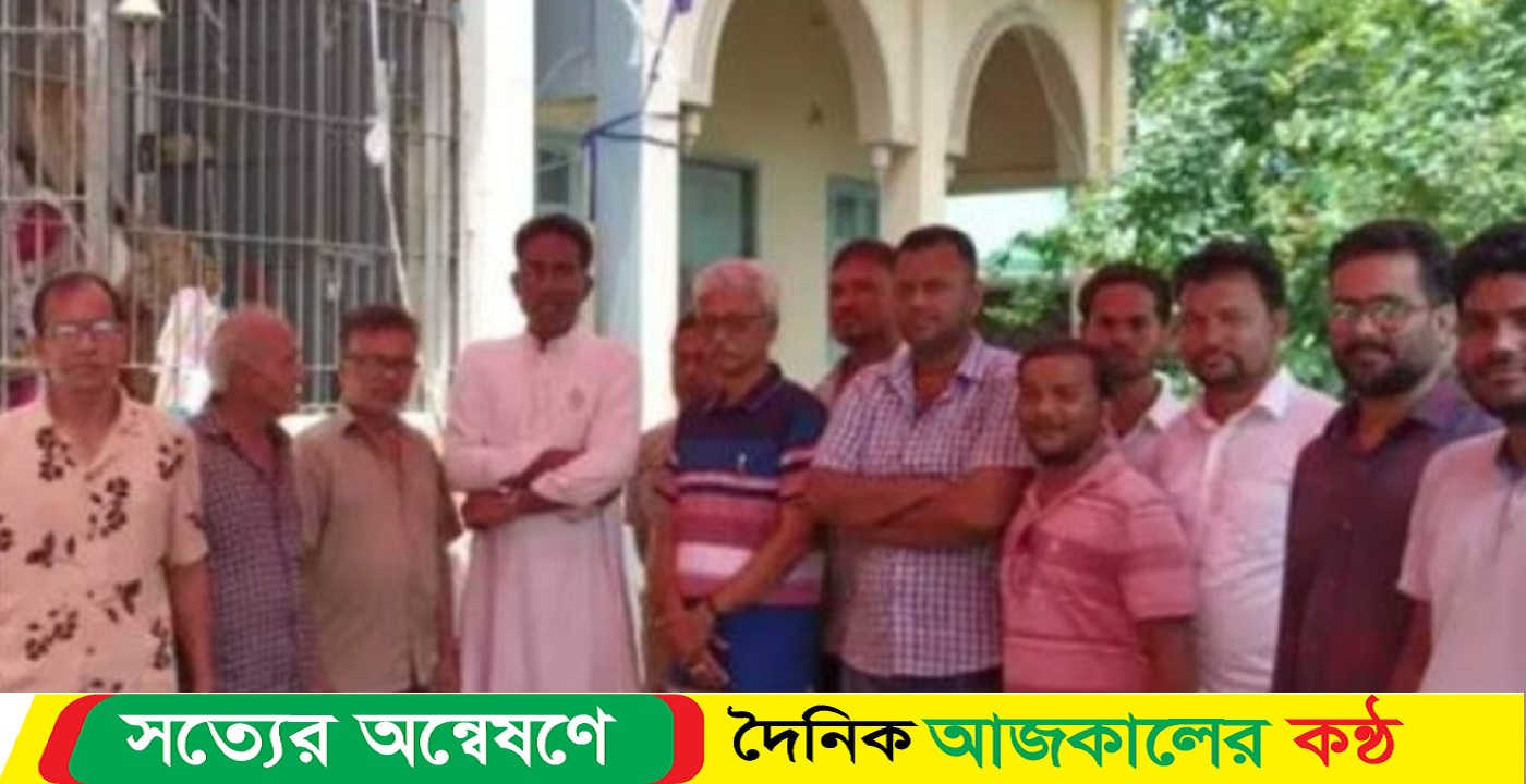 নেত্রকোনার শহরে যুব দলের নেতাদের বিভিন্ন পূজা মন্দিরে পরিদর্শন