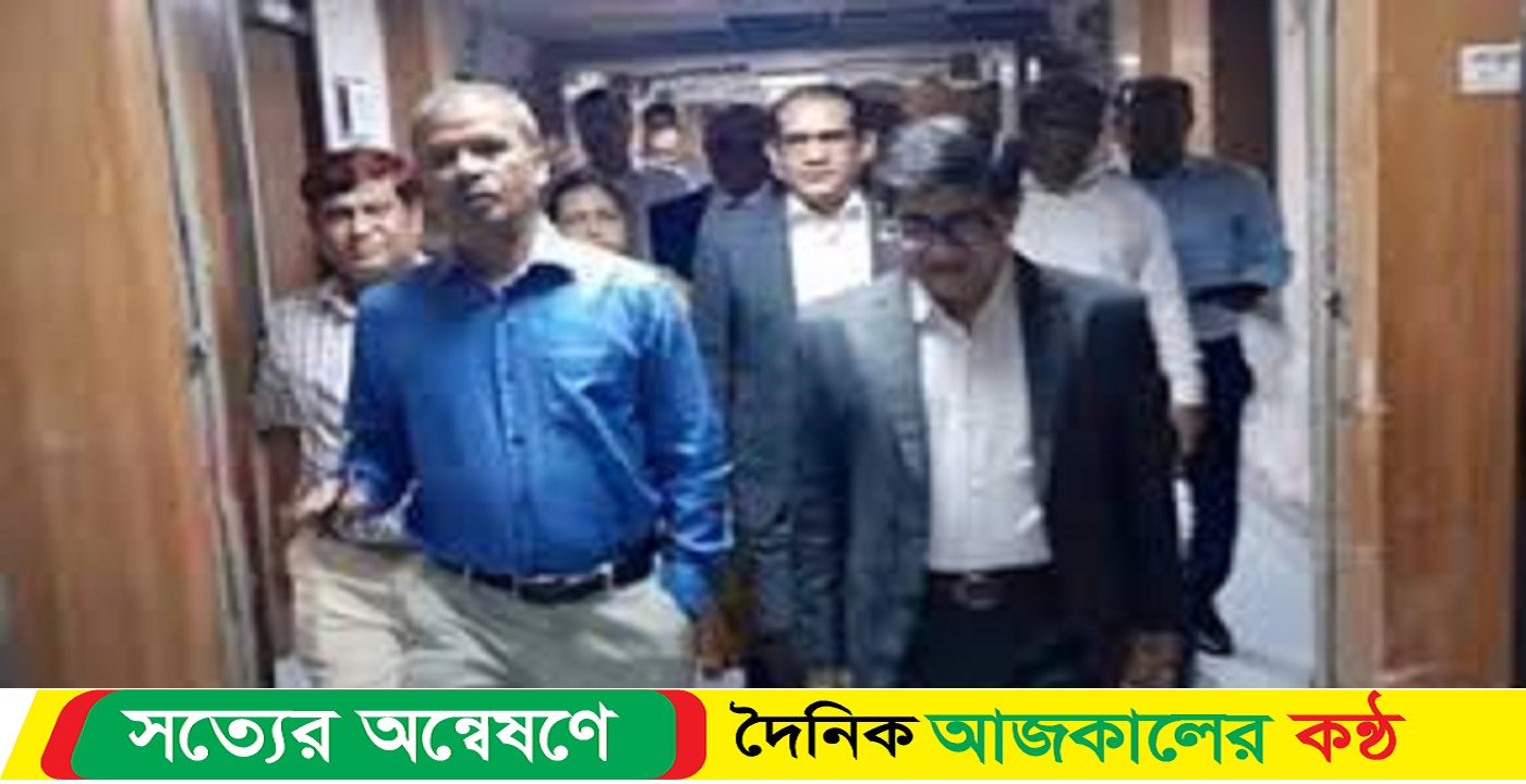 আজ সচিবালয়ে অফিস করছেন আইন উপদেষ্টা আসিফ নজরুল
