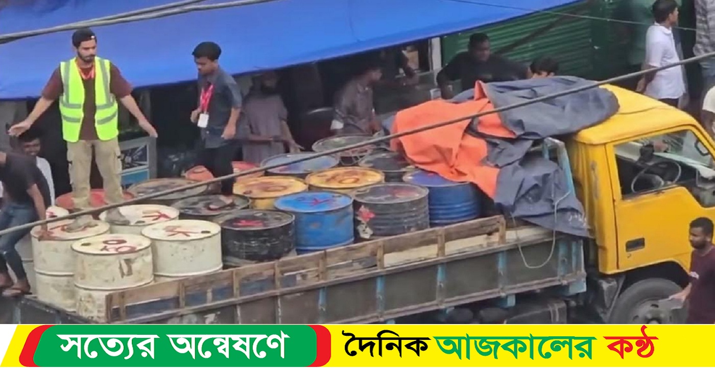 ২ ট্রাক চোলাই মদ জব্দ করেছেন শিক্ষার্থীরা