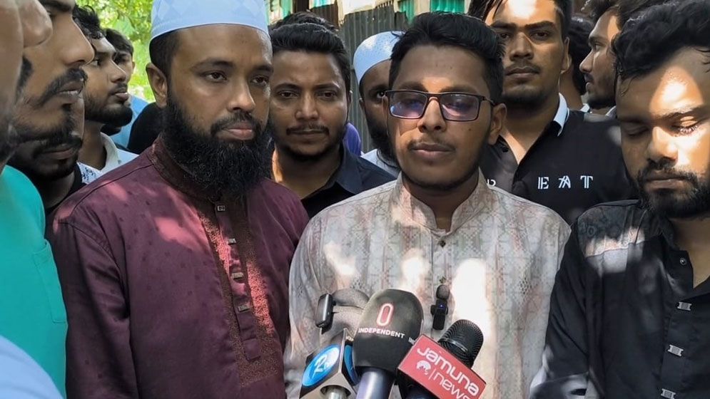 আন্দোলনে শহিদ পরিবারের খোঁজখবর নিলেন সমন্বয়করা