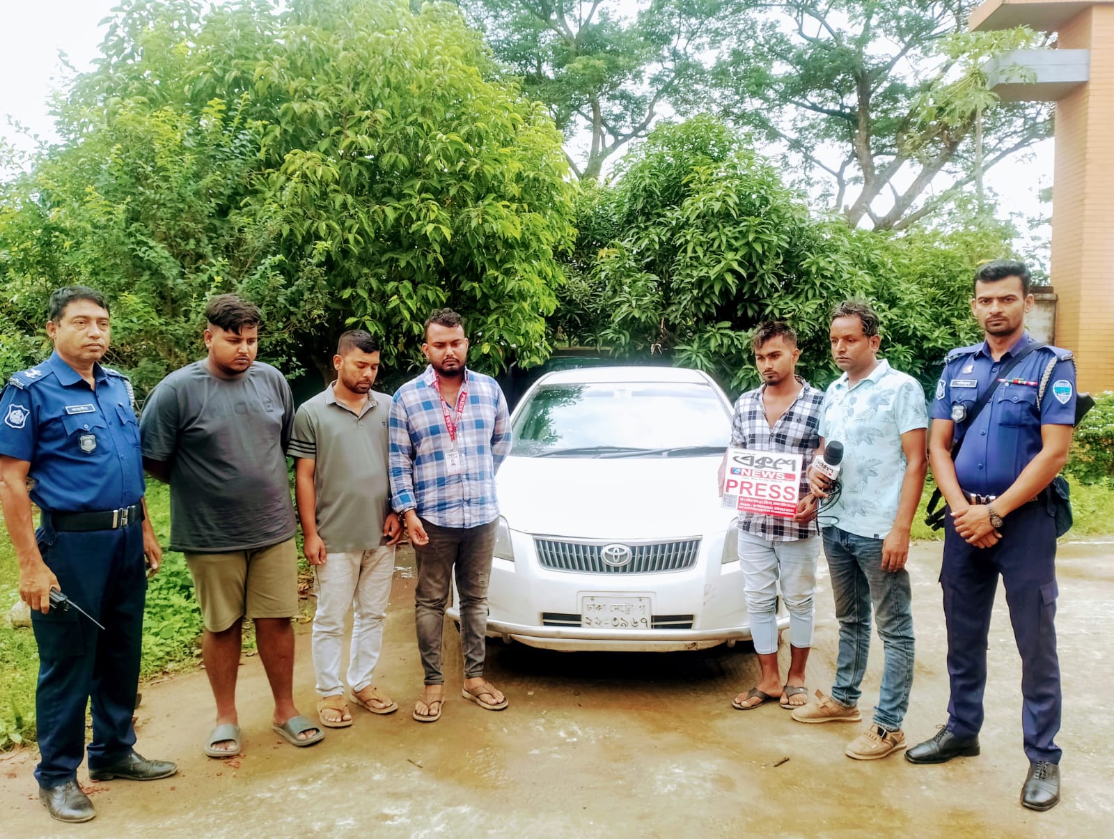 বিজয়নগরে ৫ ভুয়া সাংবাদিক আটক