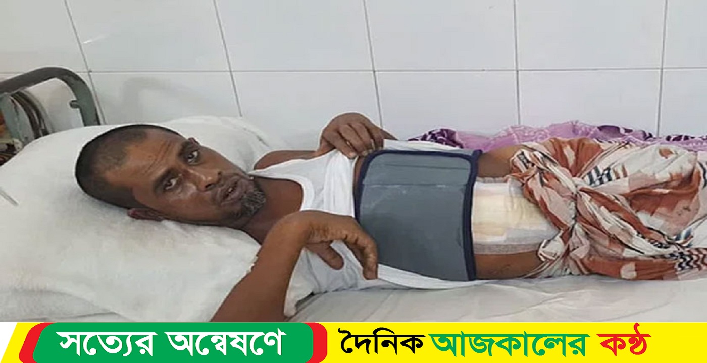 চোখে-মুখে দুশ্চিন্তার ছাপ বেঁচে যাওয়া গুলিবিদ্ধ সালেহ আহমদের