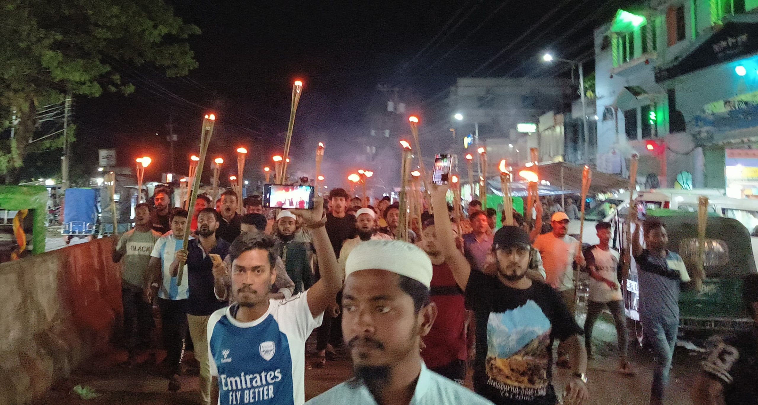 ফ্যাসিবাদী হাসিনার দোসরদের দ্রুত বিচারের দাবিতে বিশাল মশাল মিছিল