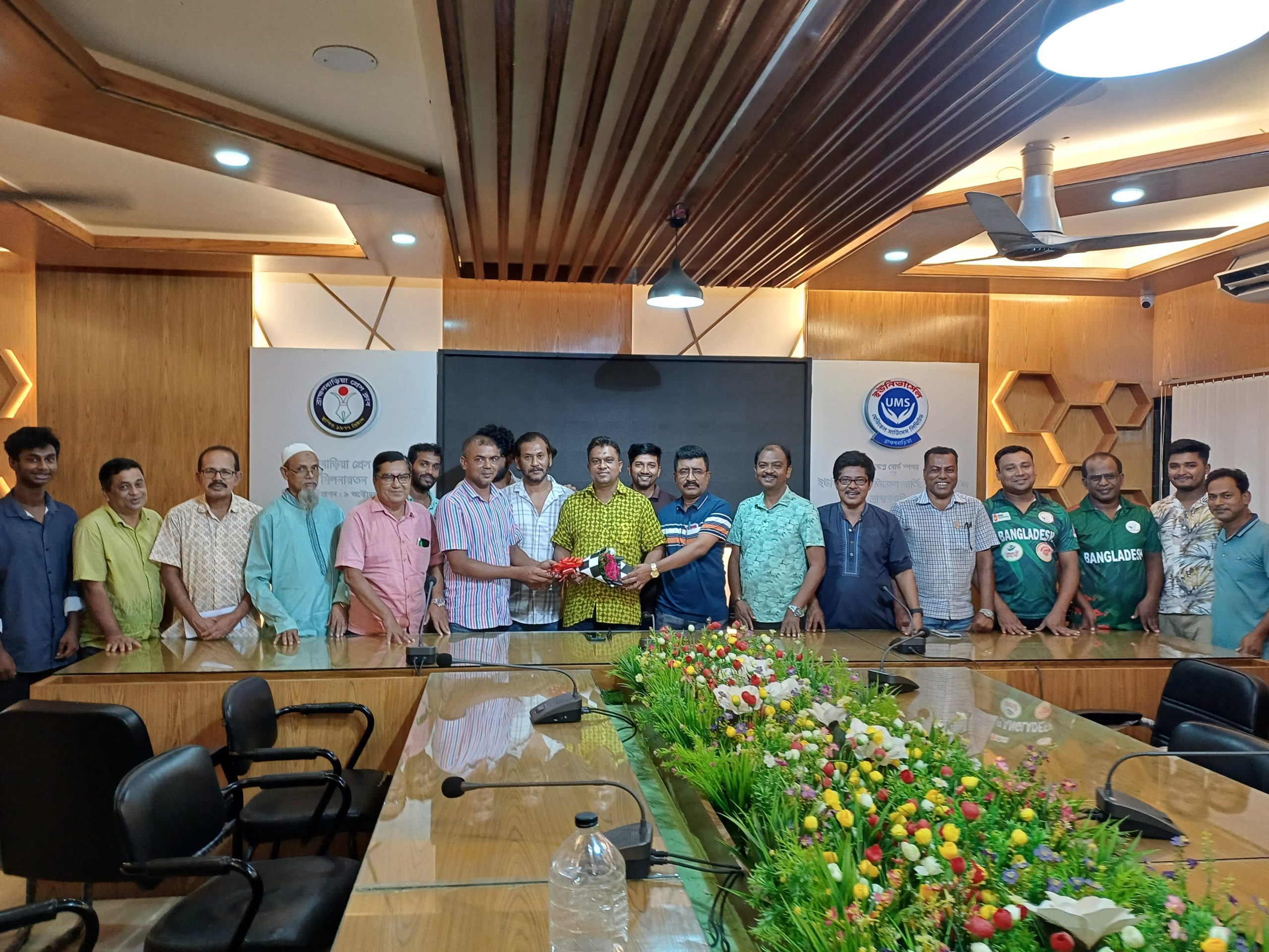 ব্রাহ্মণবাড়িয়া চিত্র সাংবাদিক এসোসিয়েশনের ফুলেল শুভেচ্ছা বিনিমিয় ও আলোচনা সভা