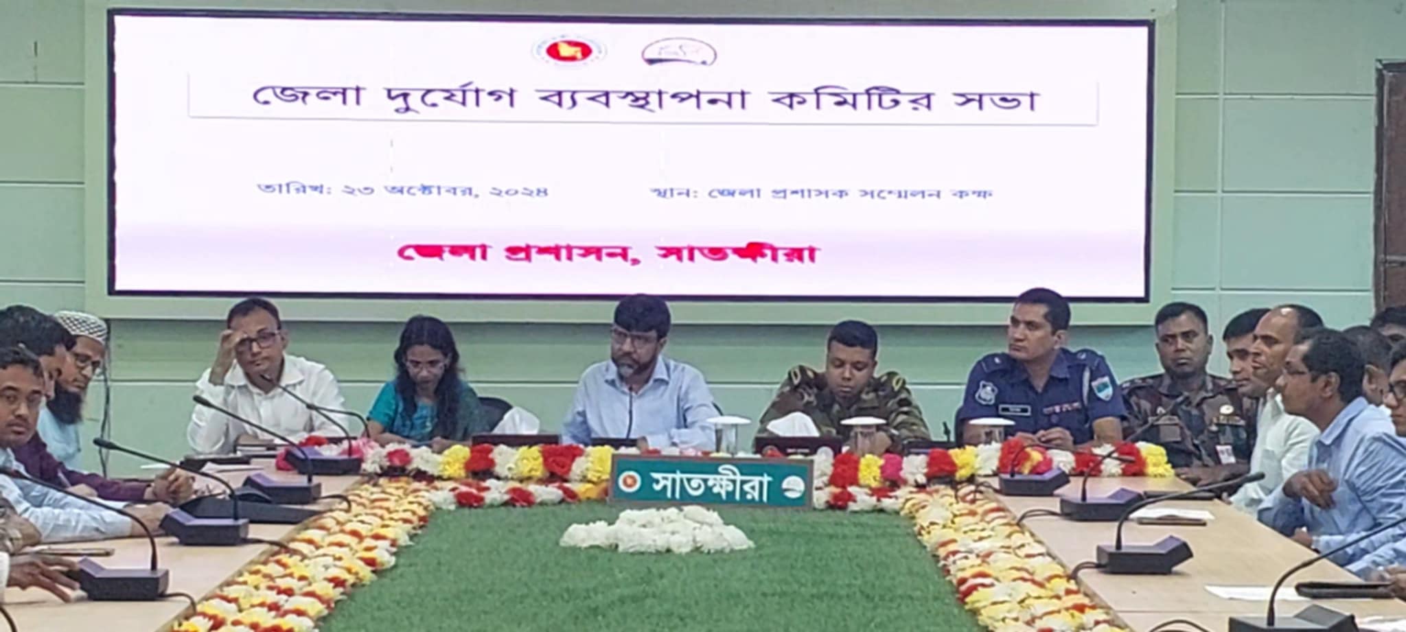 ঘূর্ণিঝড় ডানা: সাতক্ষীরায় কর্মকর্তাদের ছুটি বাতিল , প্রস্তুত ৮৮৭টি আশ্রয়ণকেন্দ্র